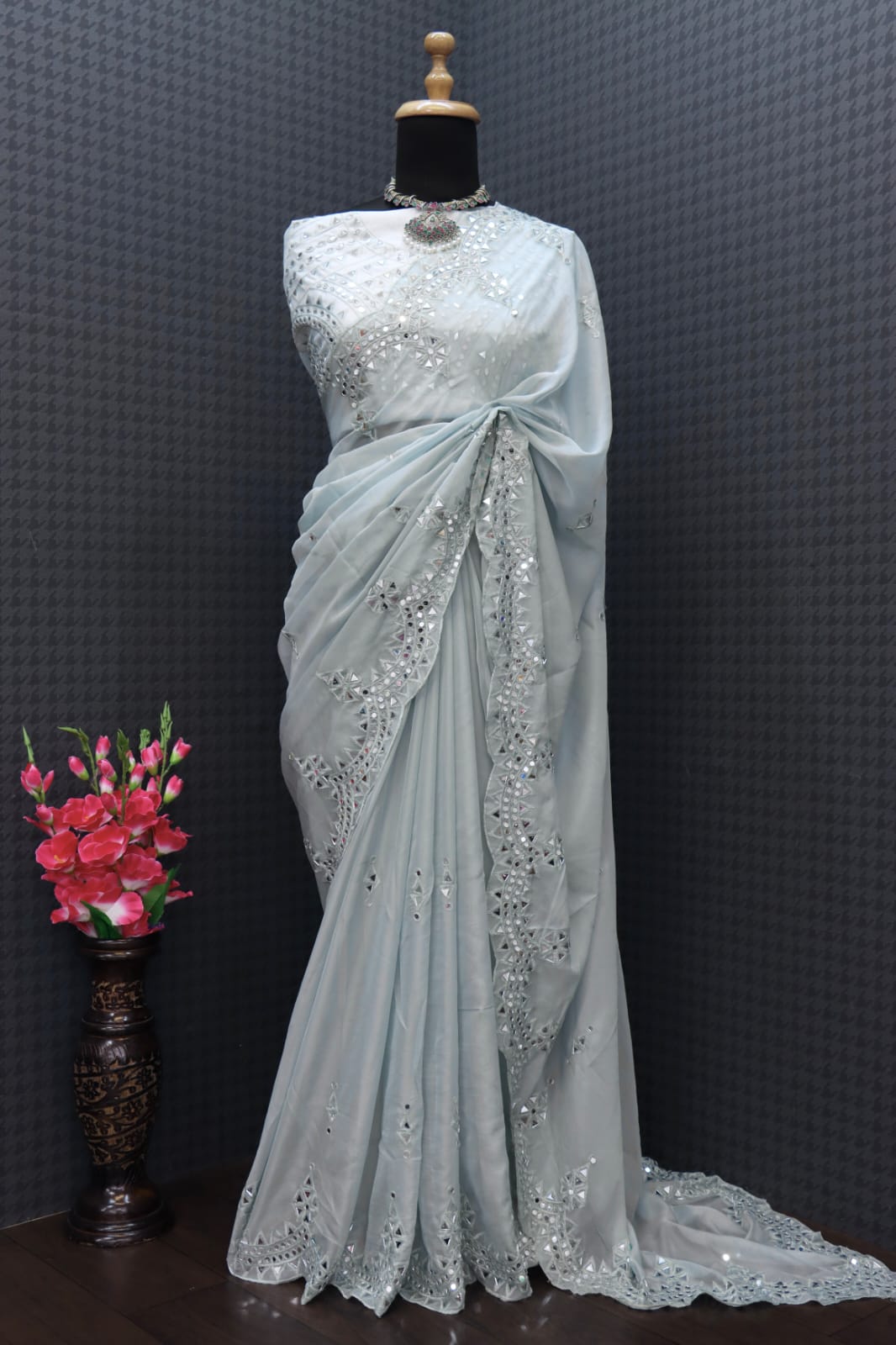 Sz 01 New Triangle Heavy Organza Embroidery Wholesale Party Wear Sarees